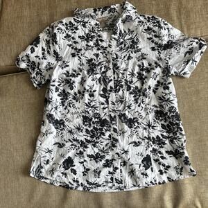 Women's White Black Garden Roses Top Blouse 100% Cotton Button Up Cottage Size M